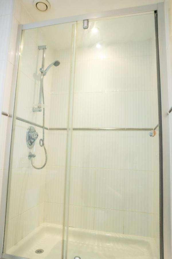 Newly Furnished Appartment Near Train Station Γούλβερχαμπτον Εξωτερικό φωτογραφία