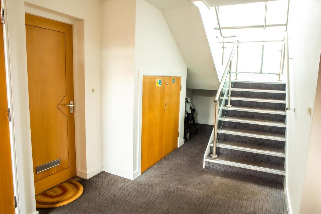 Newly Furnished Appartment Near Train Station Γούλβερχαμπτον Εξωτερικό φωτογραφία